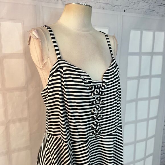 Torrid Black & White Stripe Sweetheart Knit Cami size 2x - Picture 5 of 13